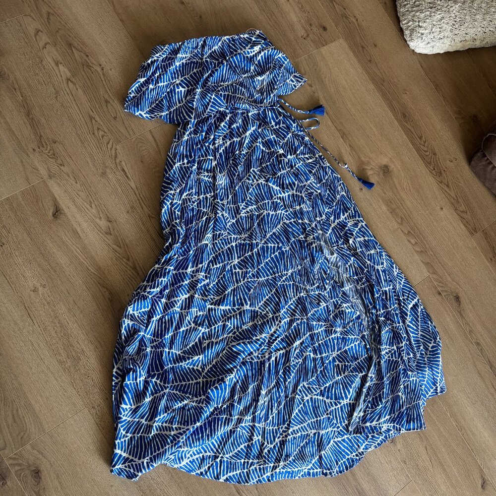 Strapless Flowy Blue and White maxi dress